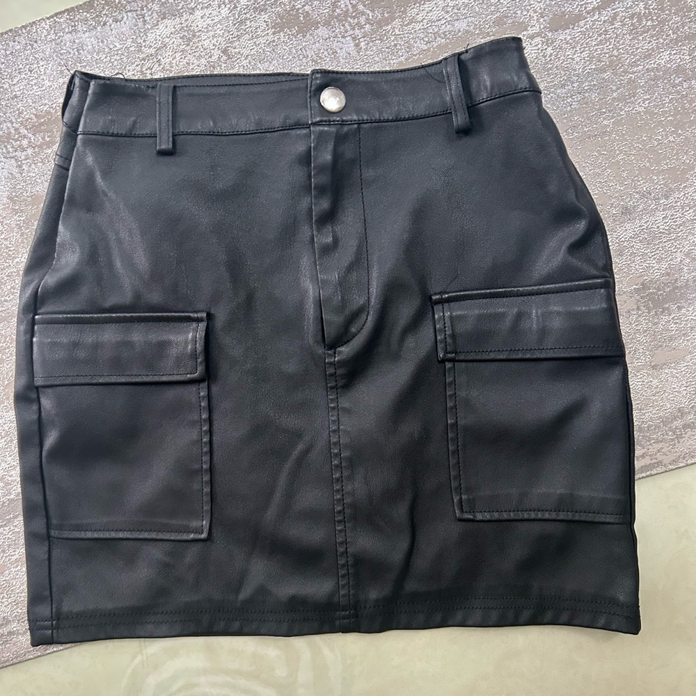 Love Tree Black Faux Leather Mini Skirt with Pockets